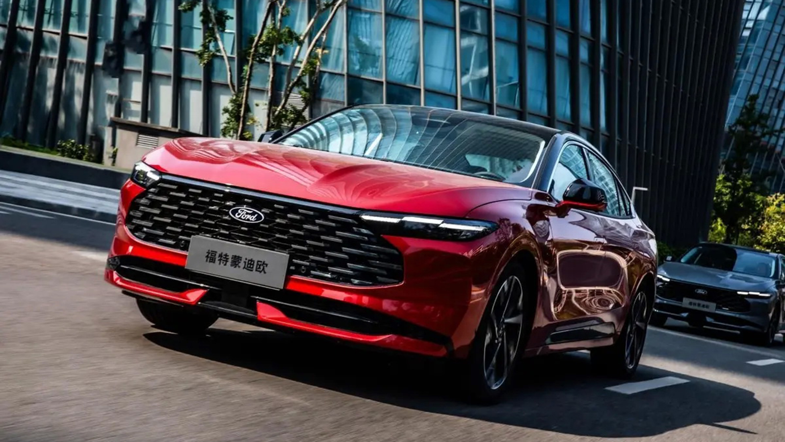 Το Ford Mondeo... ζει και μάλιστα ανανεώθηκε  